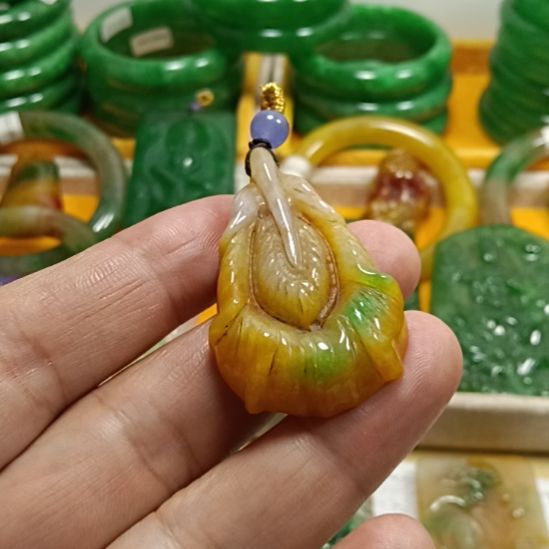 翡翠未镶嵌颈饰翡翠