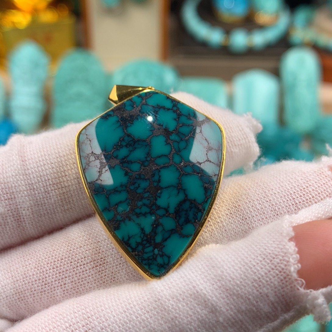 绿松石18K金镶嵌网花吊坠