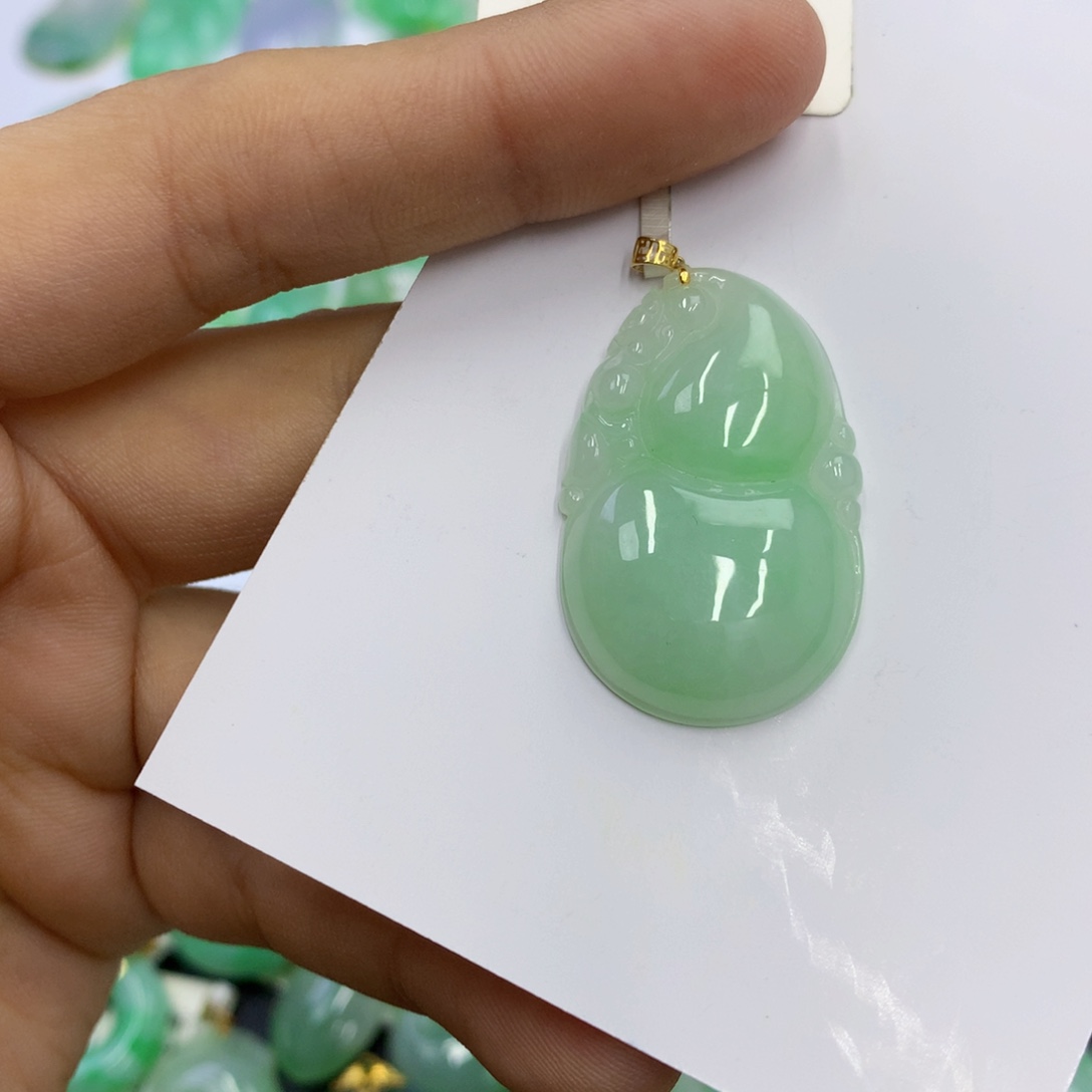 翡翠18K金镶嵌颈饰翡翠