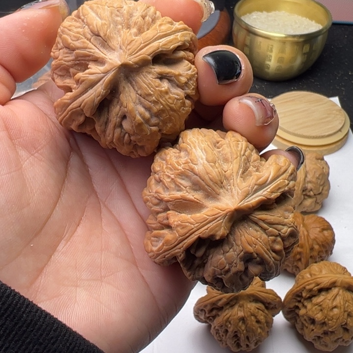 文玩核桃把件45红锦鲤