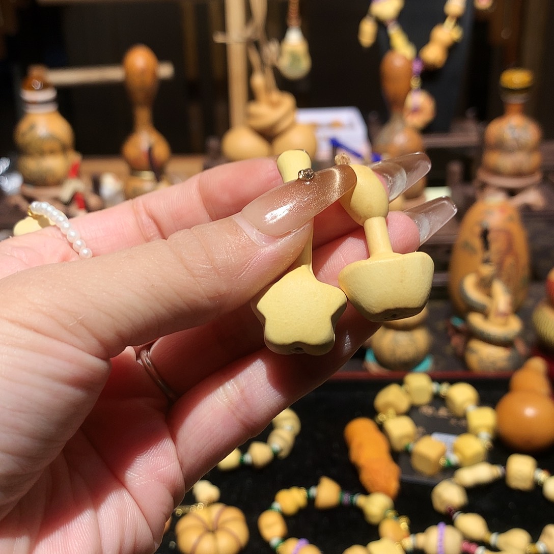 金***倍大叶紫檀（黑酸枝木类）