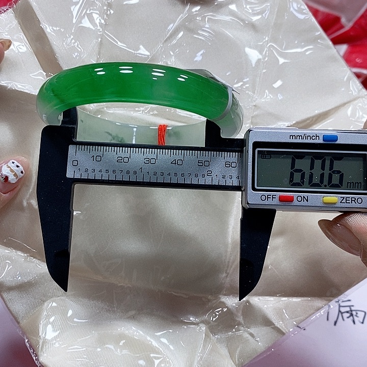 嘻***T翡翠手镯未镶嵌22。   