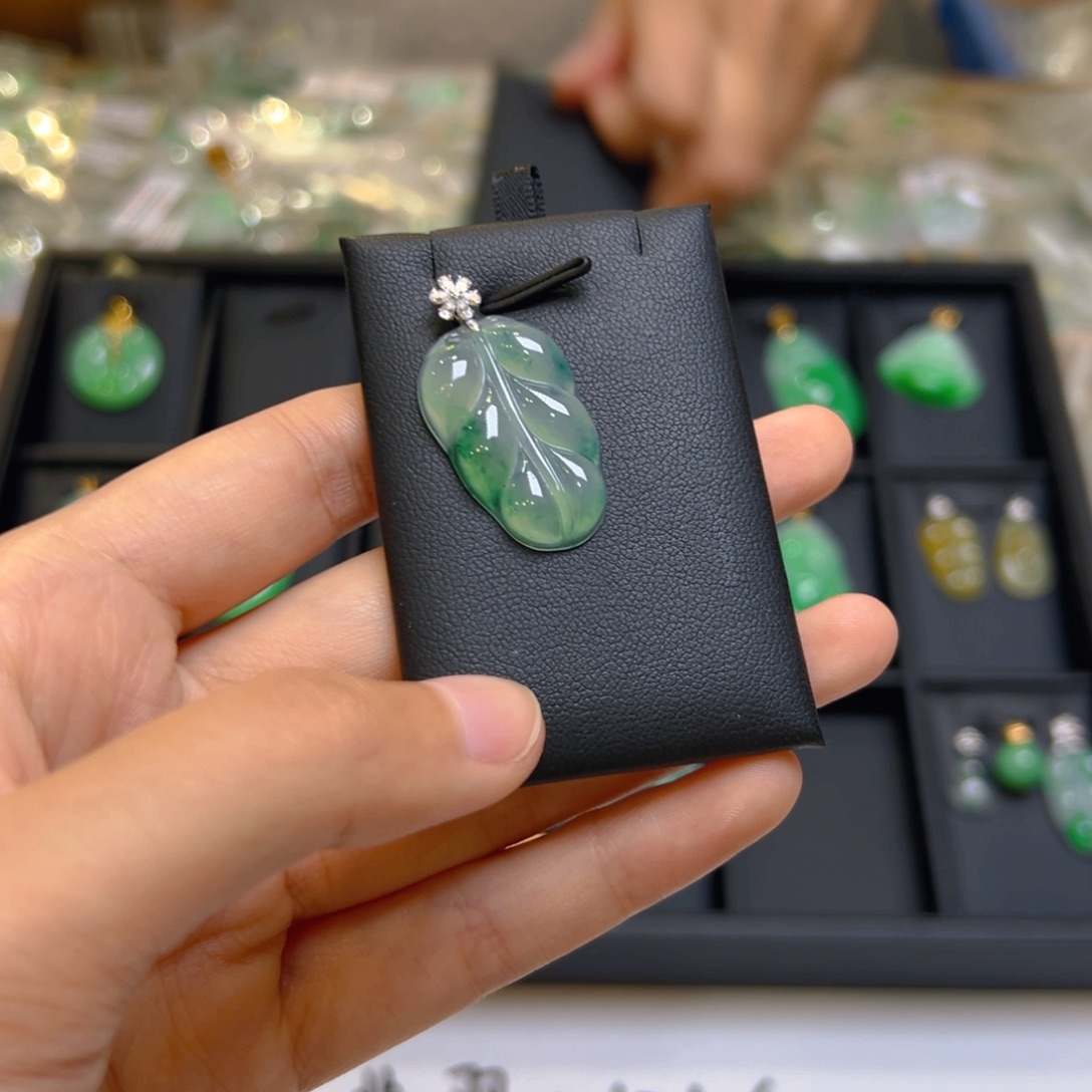 吊坠(不含链)18K金镶嵌翡翠