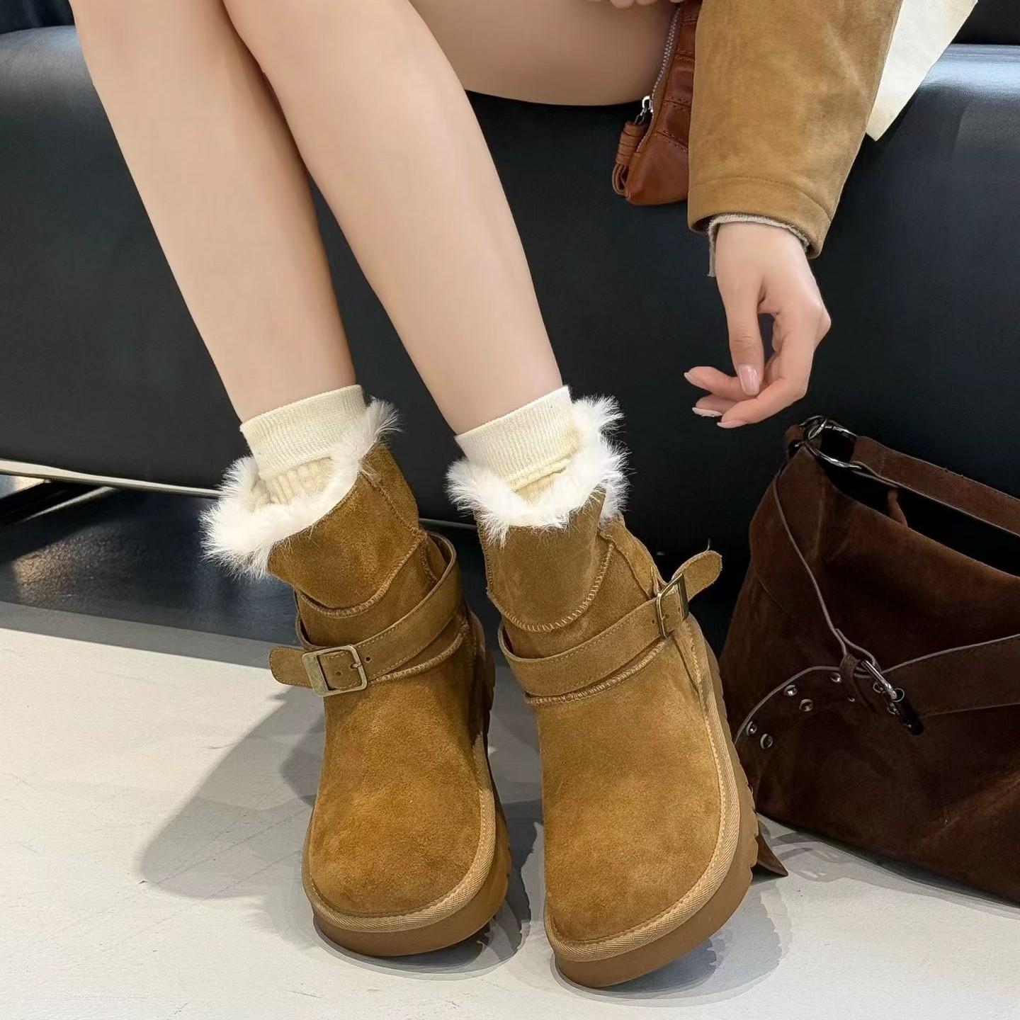 600-917    新款加绒保暖厚底休闲百搭雪地靴女