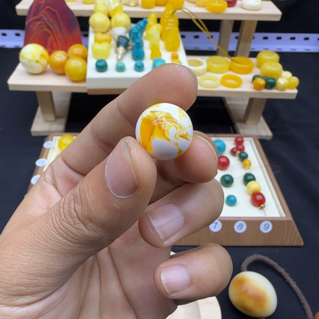 J***-琥珀未镶嵌裸石配饰