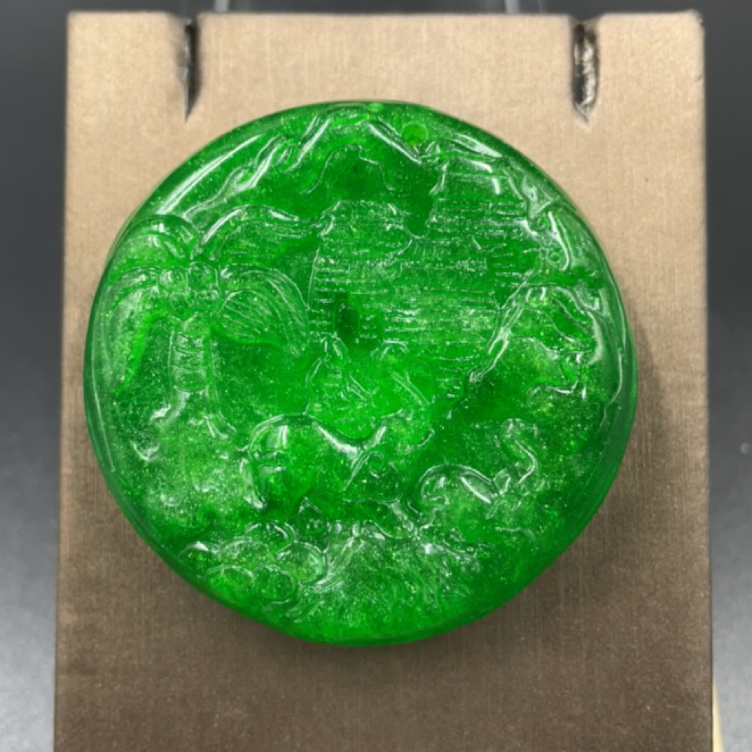   483  厚装绿山水吊坠