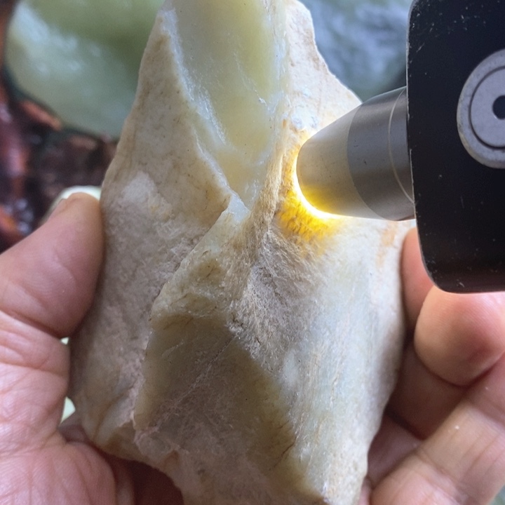 蛇纹石玉珠宝岫玉原石未镶嵌