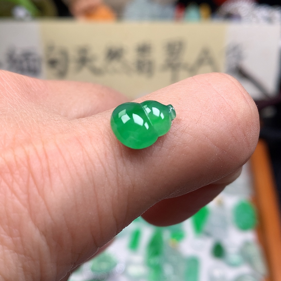 翡翠散珠缅甸天然A货翡翠阳绿葫芦