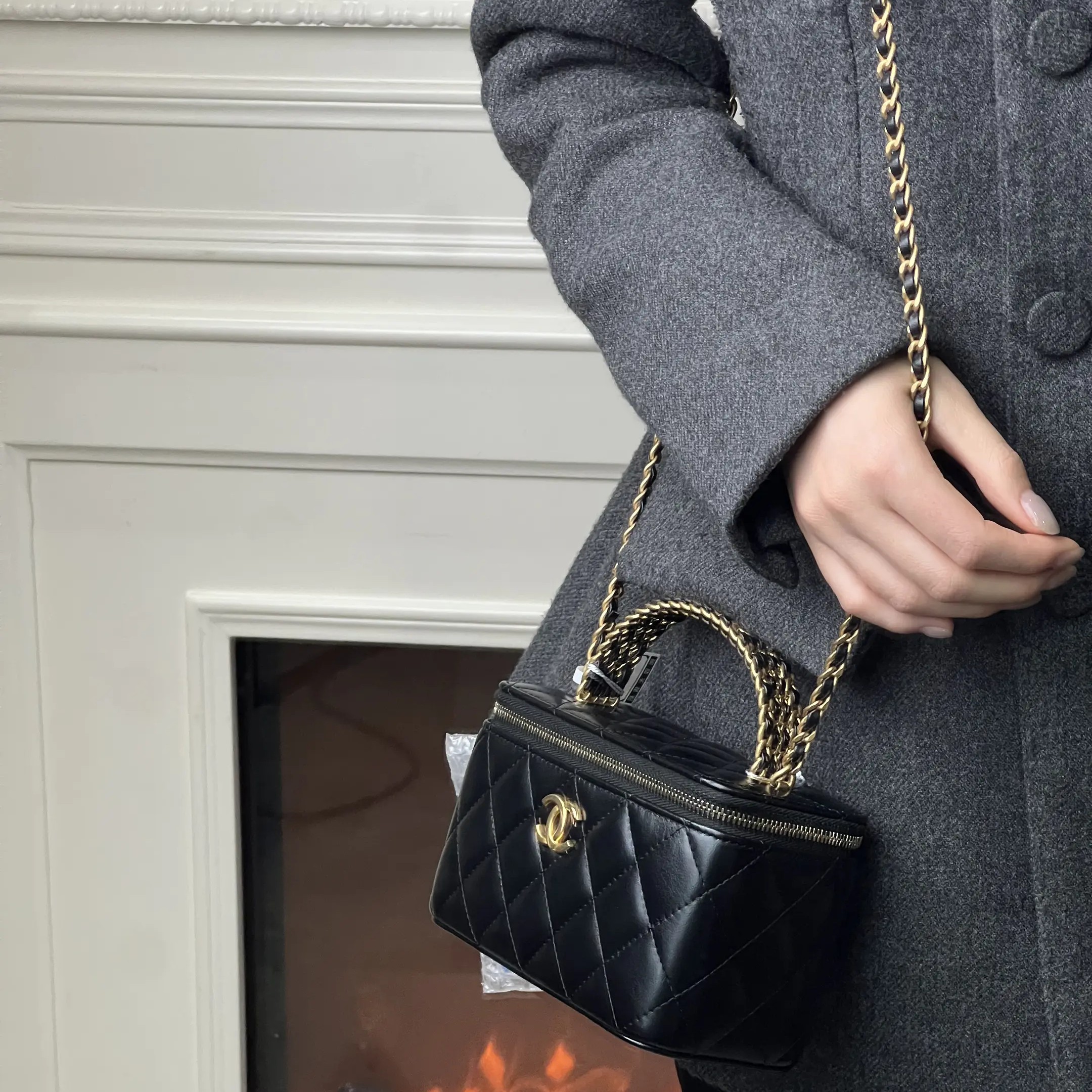 99新 Chanel/香奈儿 香奈儿镂空手柄长盒子黑金羊/优品