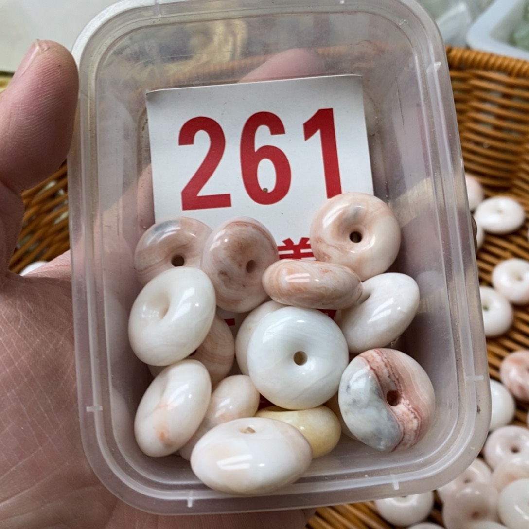 蛇纹石玉挂坠未镶嵌