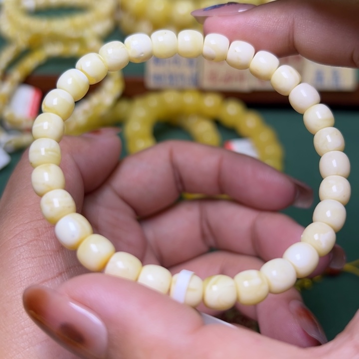 蜜蜡未镶嵌珠宝奇石