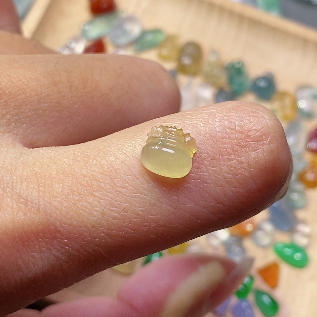 翡翠颈饰未镶嵌翡翠