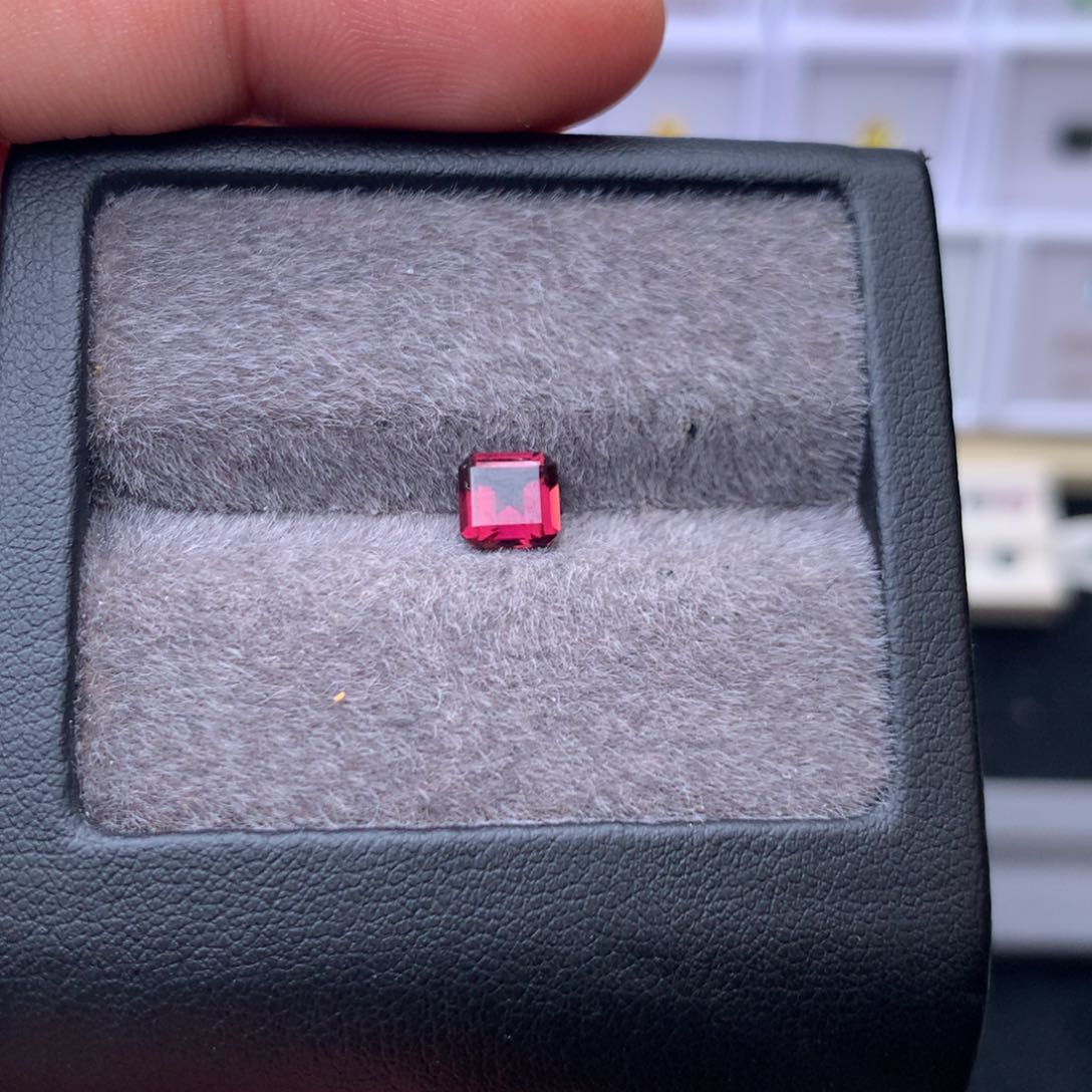 尖晶石裸石未镶嵌众*