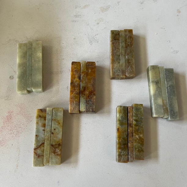 合212:沈阳黄石三颗章0.9×0.9×5，.05×0.9×5三方（不挑款微瑕处理）