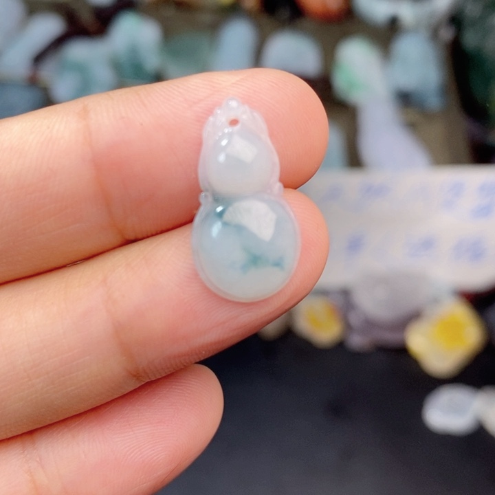 翡翠颈饰未镶嵌葫芦