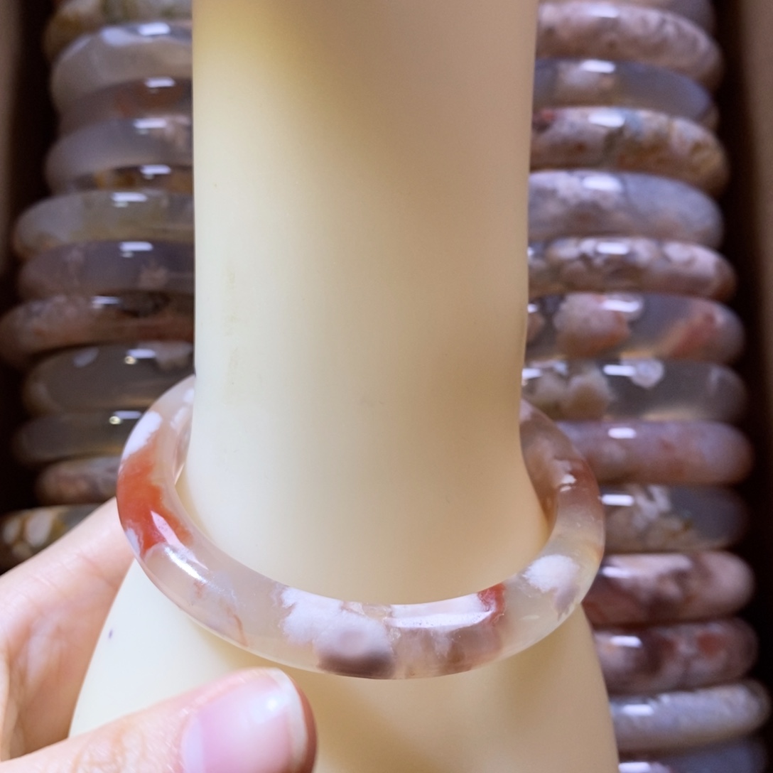 轩***轩玛瑙/玉髓未镶嵌颈饰