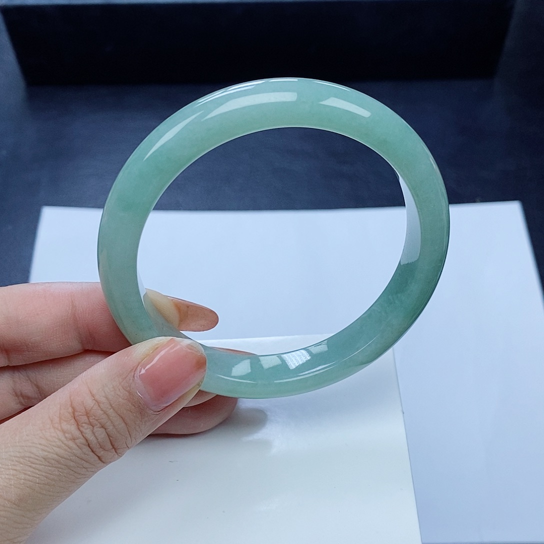 翡翠手镯未镶嵌59.7圈口