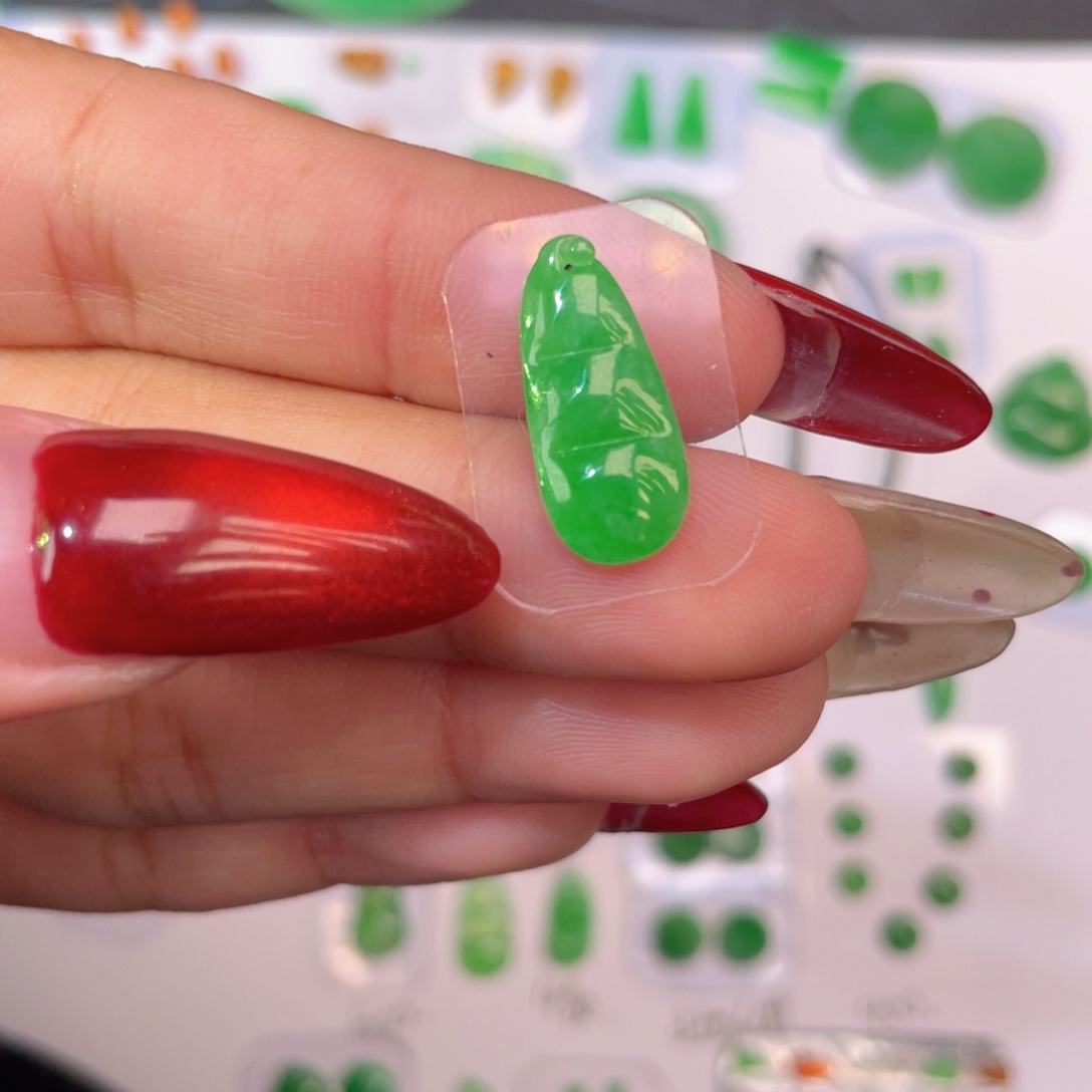 翡翠未镶嵌颈饰裸石