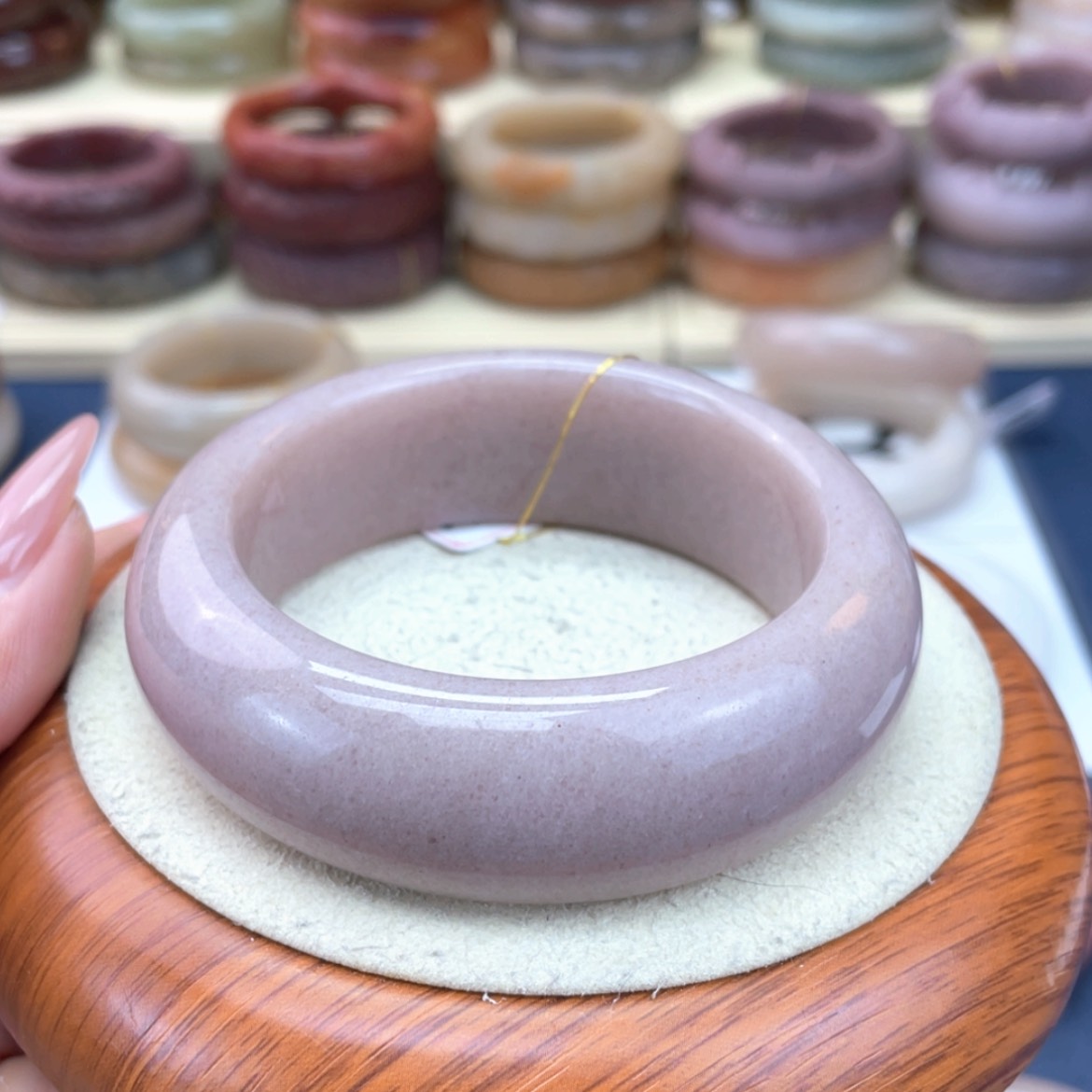 【闪购商品】石英质玉手镯未镶嵌