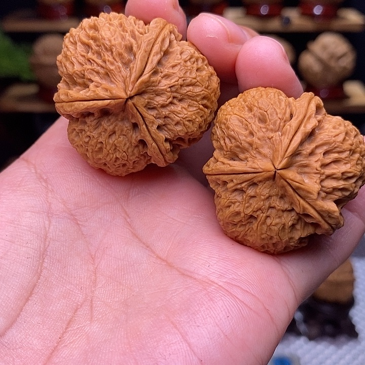 文玩核桃吊坠天狼三棱13