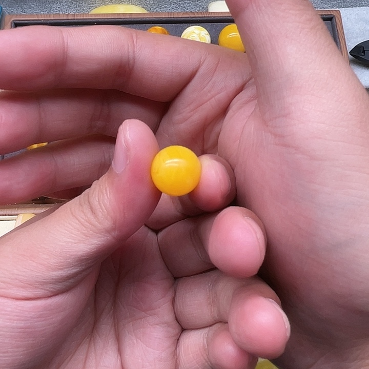 琥珀未镶嵌裸石鸡油黄单珠