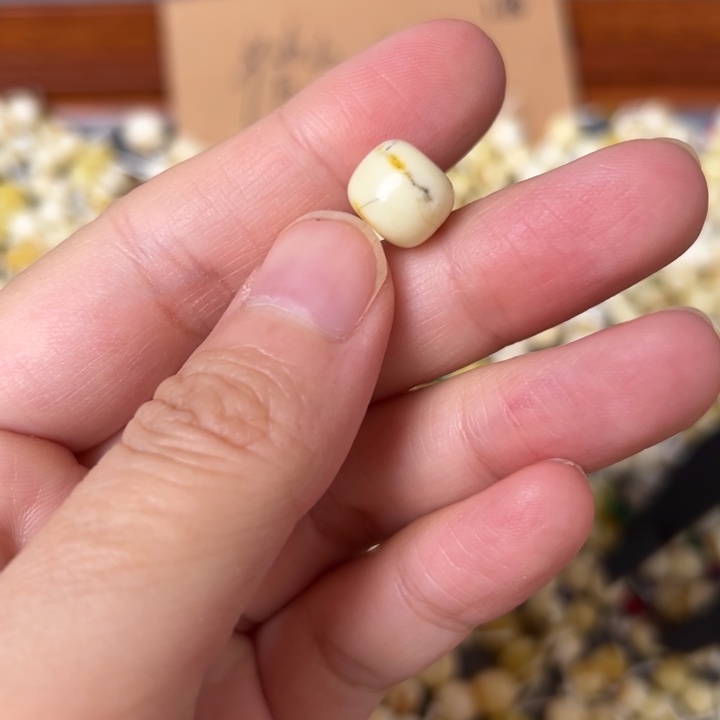 蜜蜡未镶嵌裸石10.1mm一个