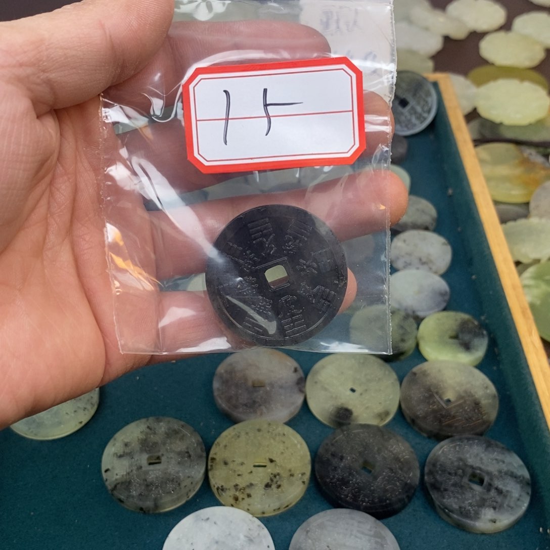蛇纹石玉颈饰未镶嵌15