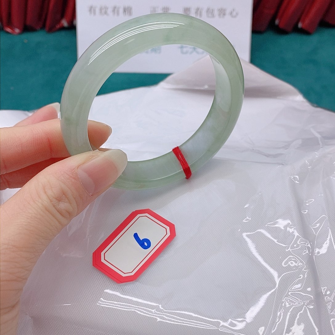 翡翠手镯未镶嵌葡***水0666666666