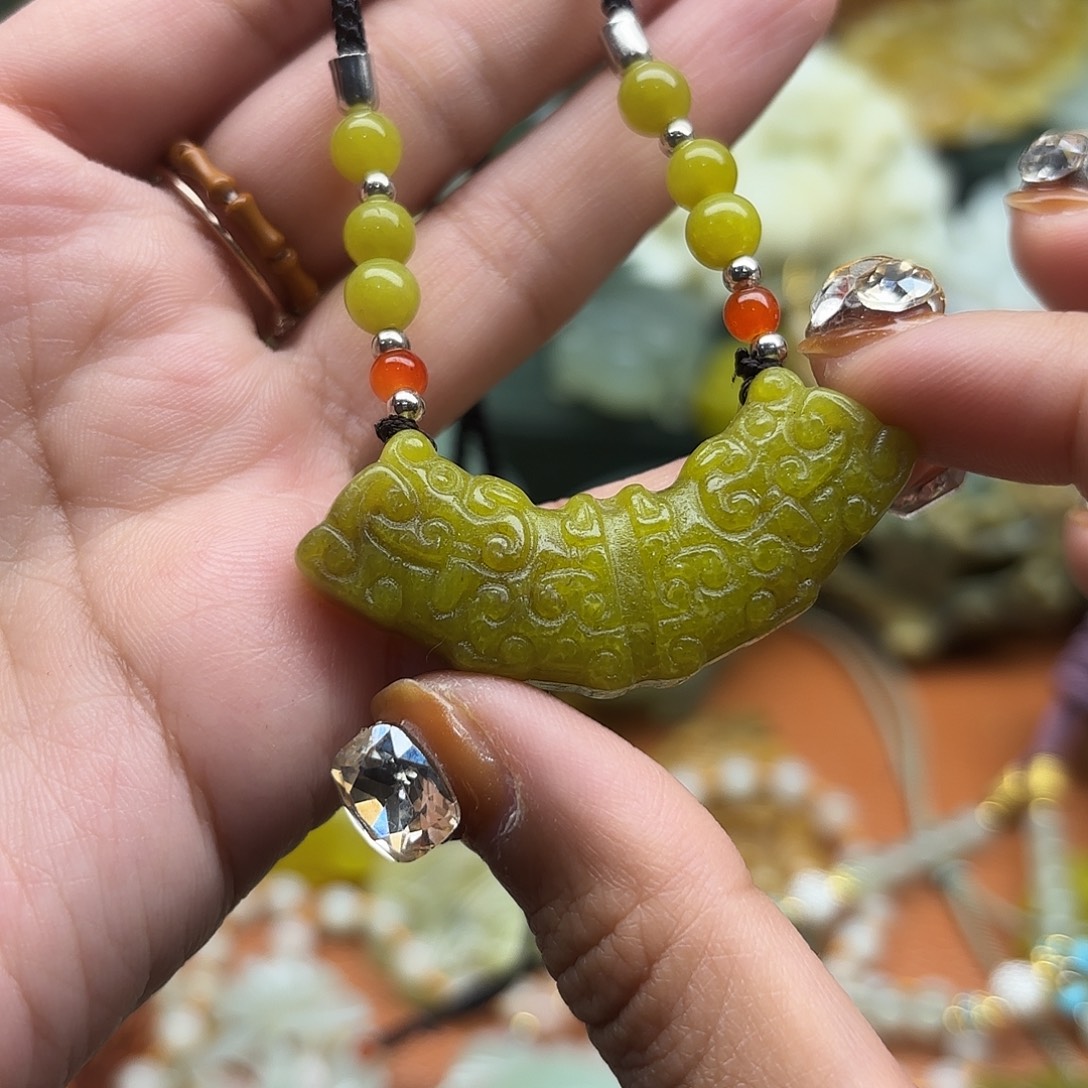 蛇纹石玉未镶嵌吊坠