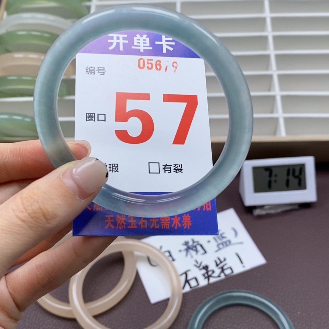 蛇纹石玉未镶嵌手镯芬**哒