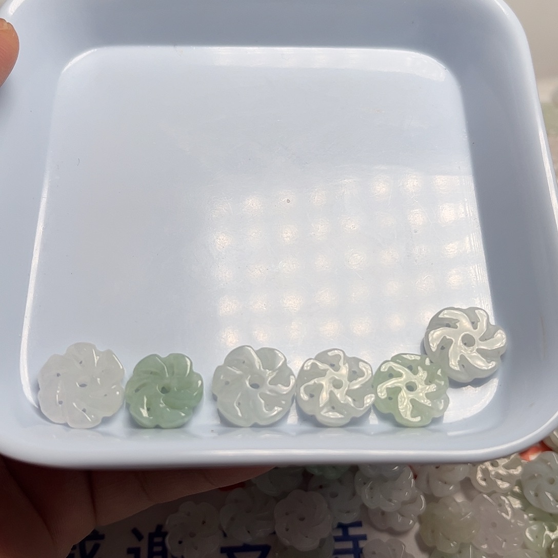 翡翠颈饰未镶嵌天然翡翠