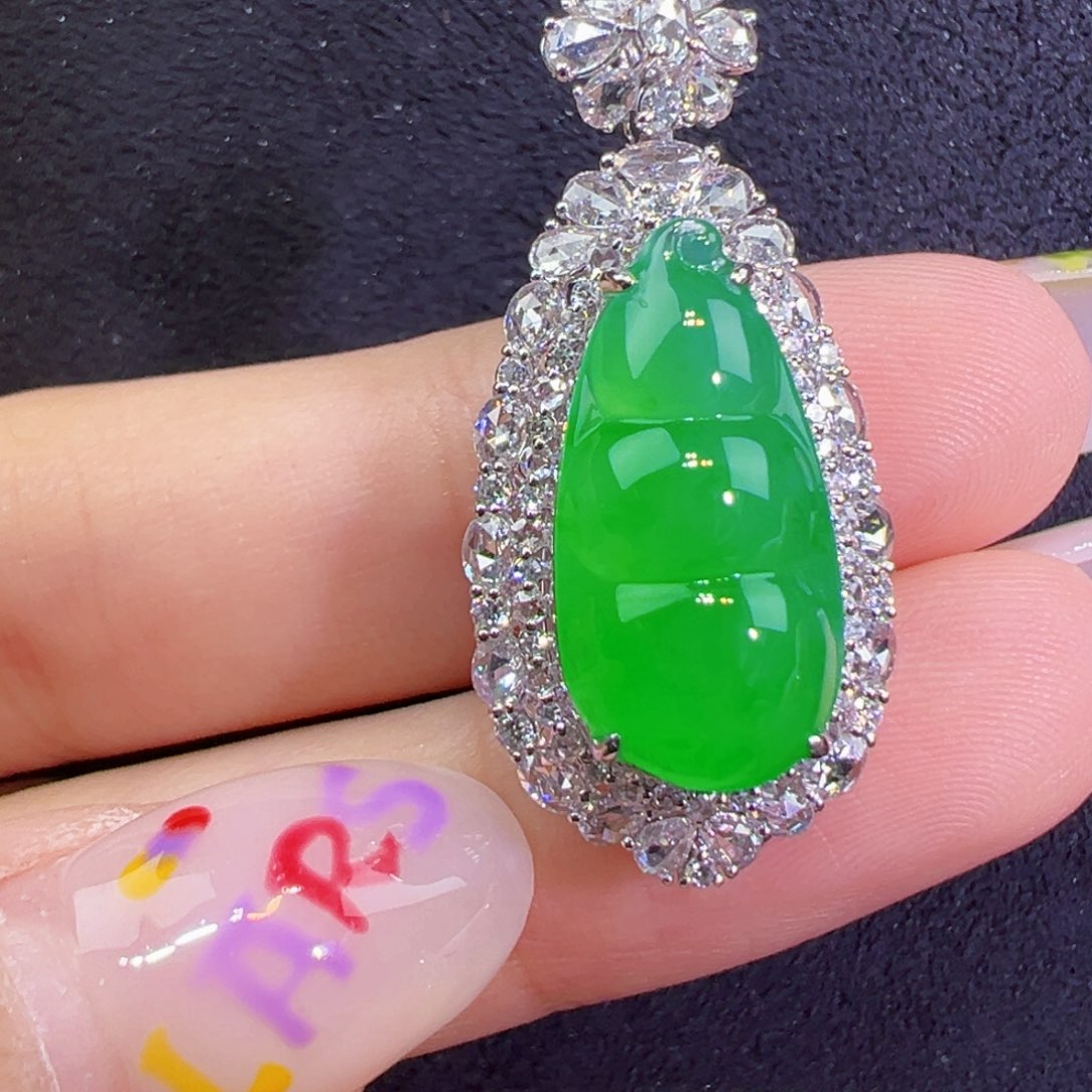 翡翠18K金镶嵌颈饰福豆