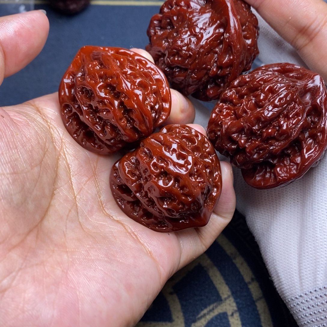 文玩核桃吊坠皇冠38