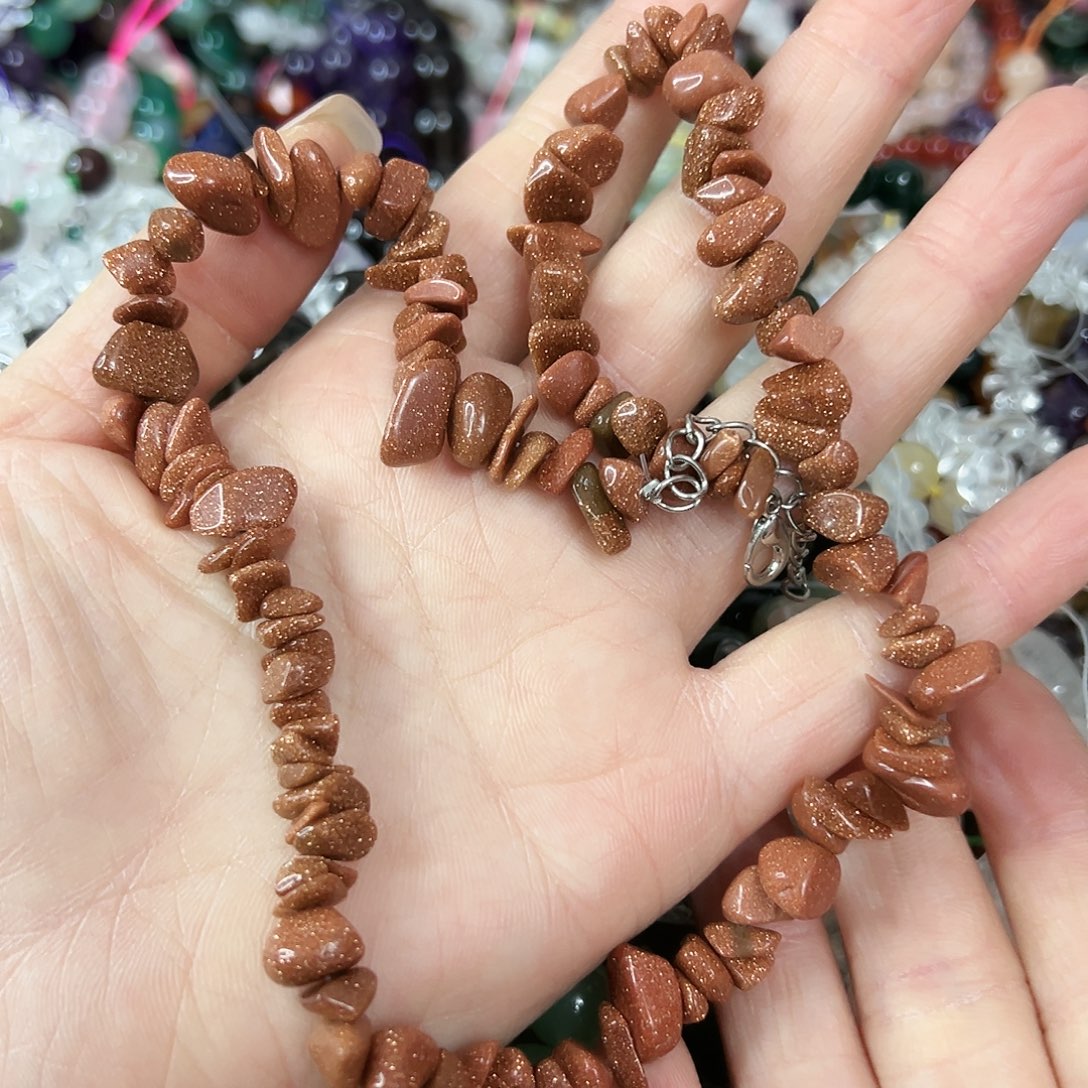 玛瑙/玉髓未镶嵌珠宝半成品，金沙碎石成品一条