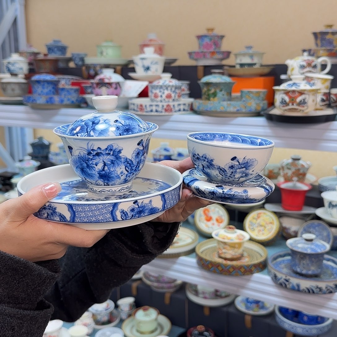 盖碗里放上适量水烧