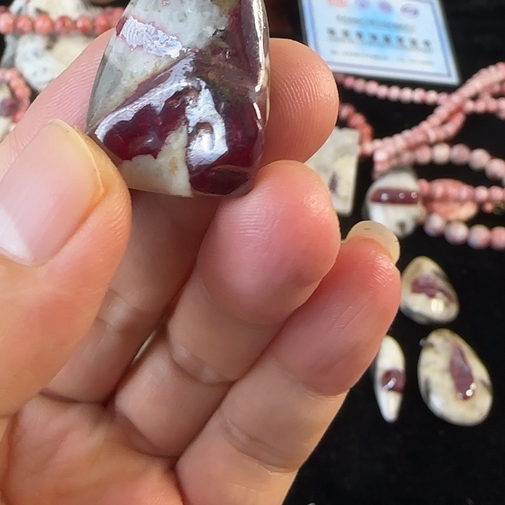 天然辰砂贵州万山天然大晶体朱砂吊坠正品