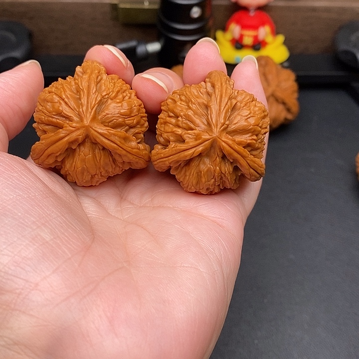 哈***斯文玩核桃把件白奔