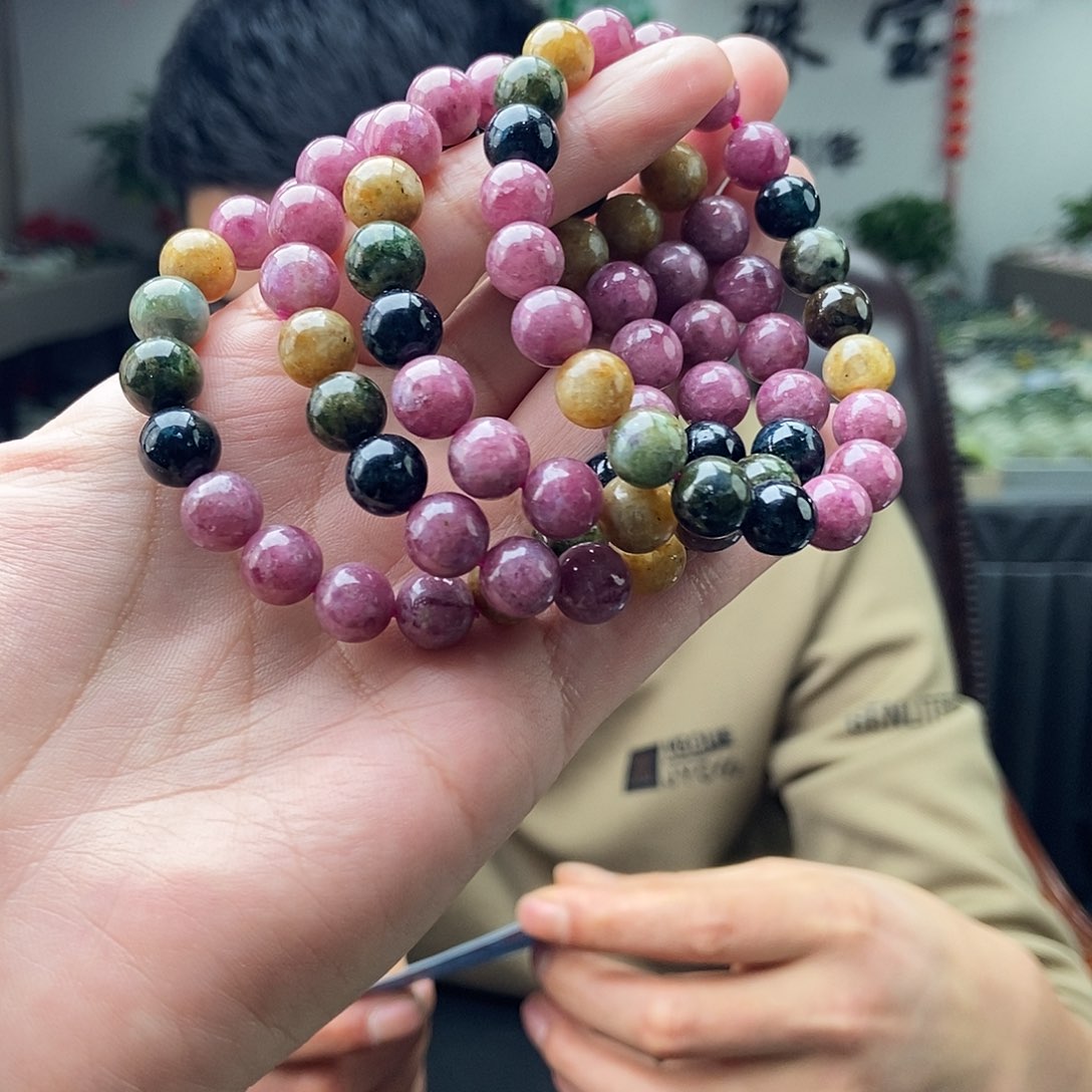 碧玺颜色多样性发拍一发一未镶嵌