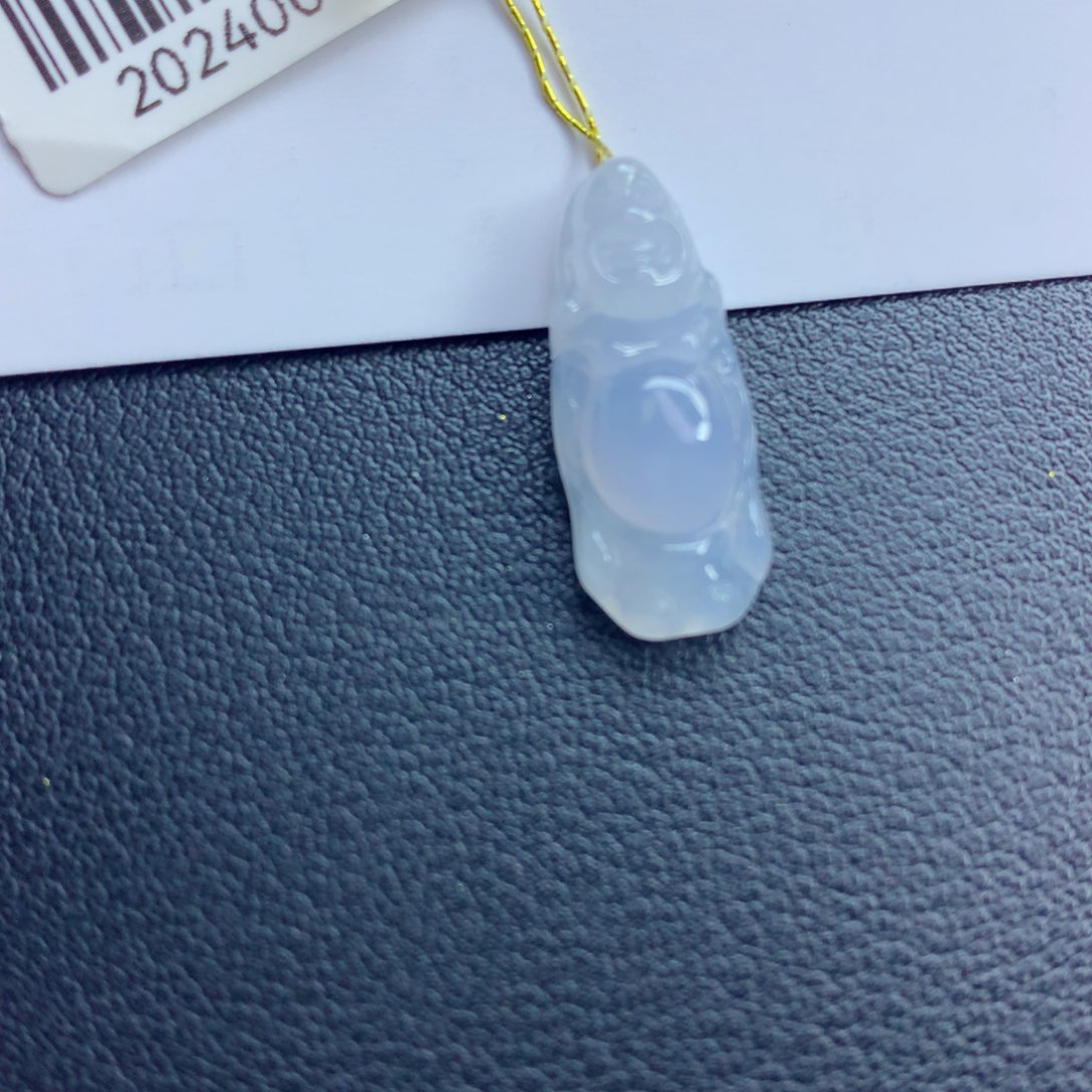 翡翠颈饰未镶嵌站佛