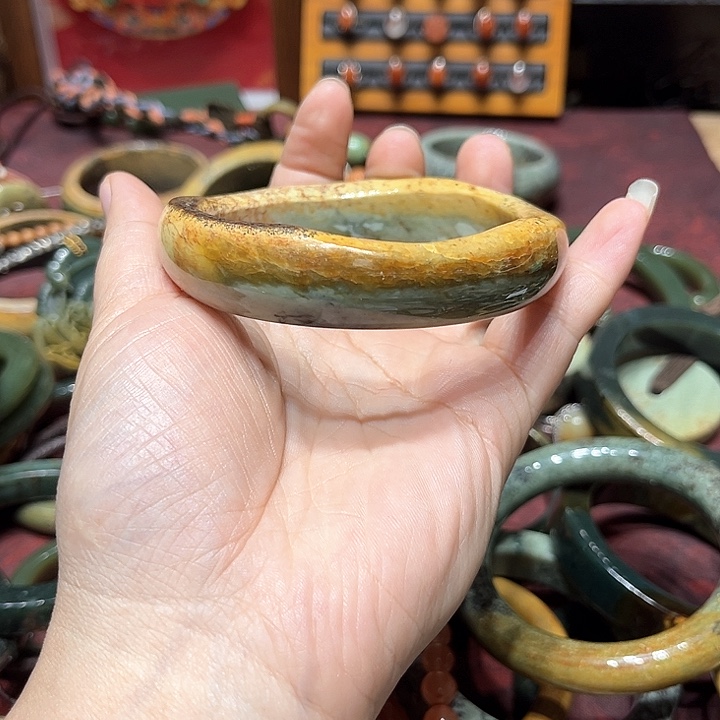 岫岩河磨玉（透闪石质玉）手镯未镶嵌夏*