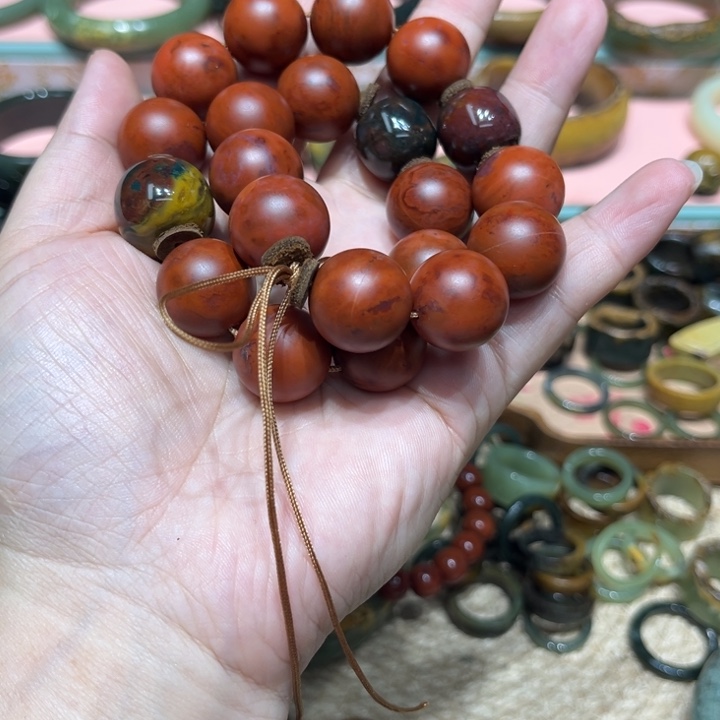 蝈***蝈岫岩河磨玉（透闪石质玉）未镶嵌手镯