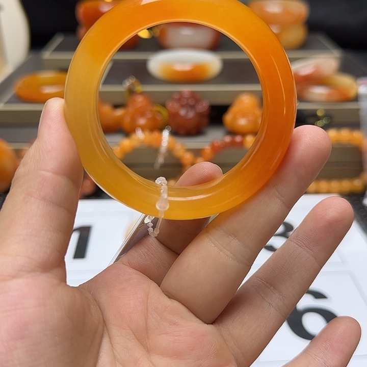 石英质玉（黄龙玉）未镶嵌手镯奶*
