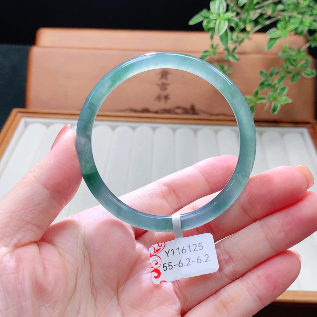 未镶嵌手镯（圆镯）翡翠