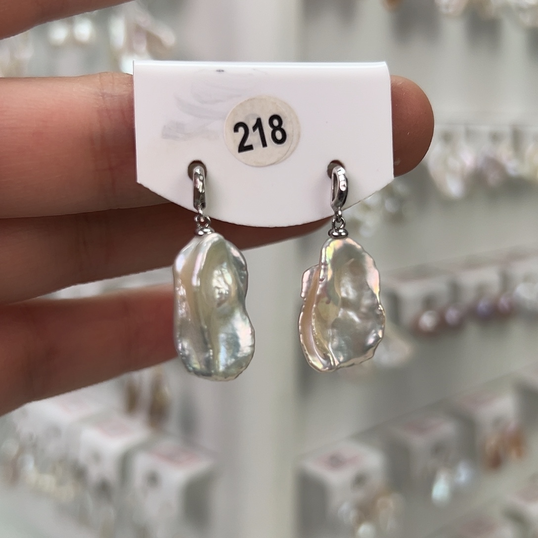 非金属巴洛克花瓣耳饰 