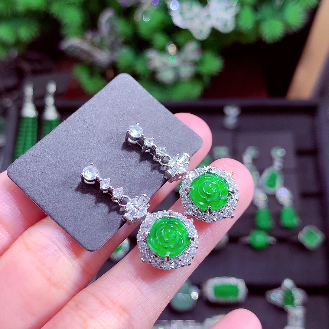 颈饰未镶嵌翡翠天然