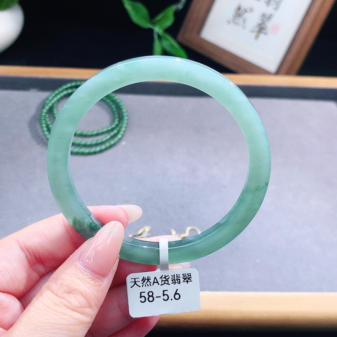 翡翠手镯（圆镯）未镶嵌