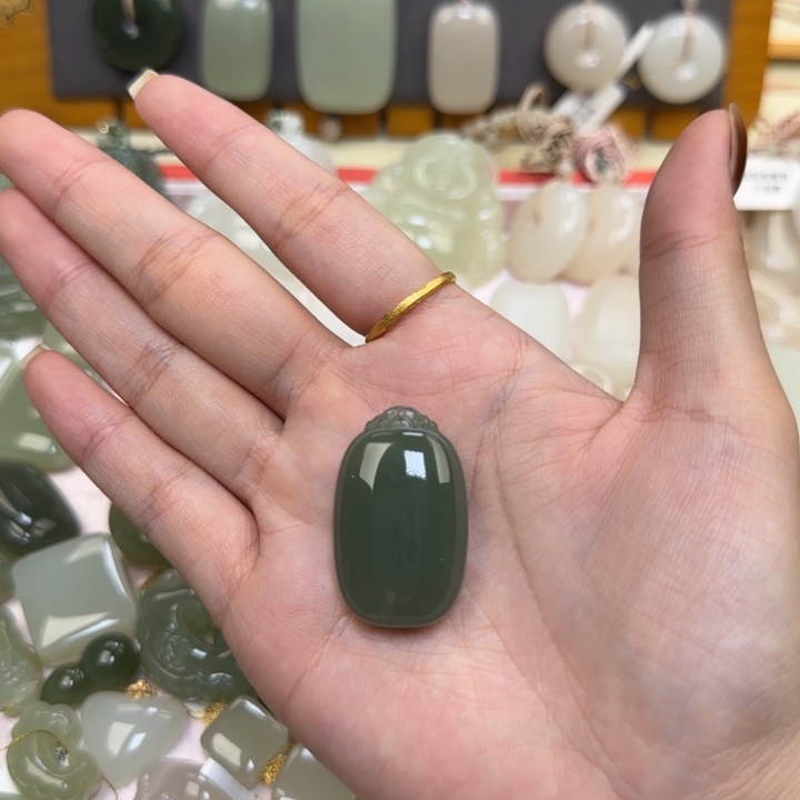 *****和田玉未镶嵌颈饰