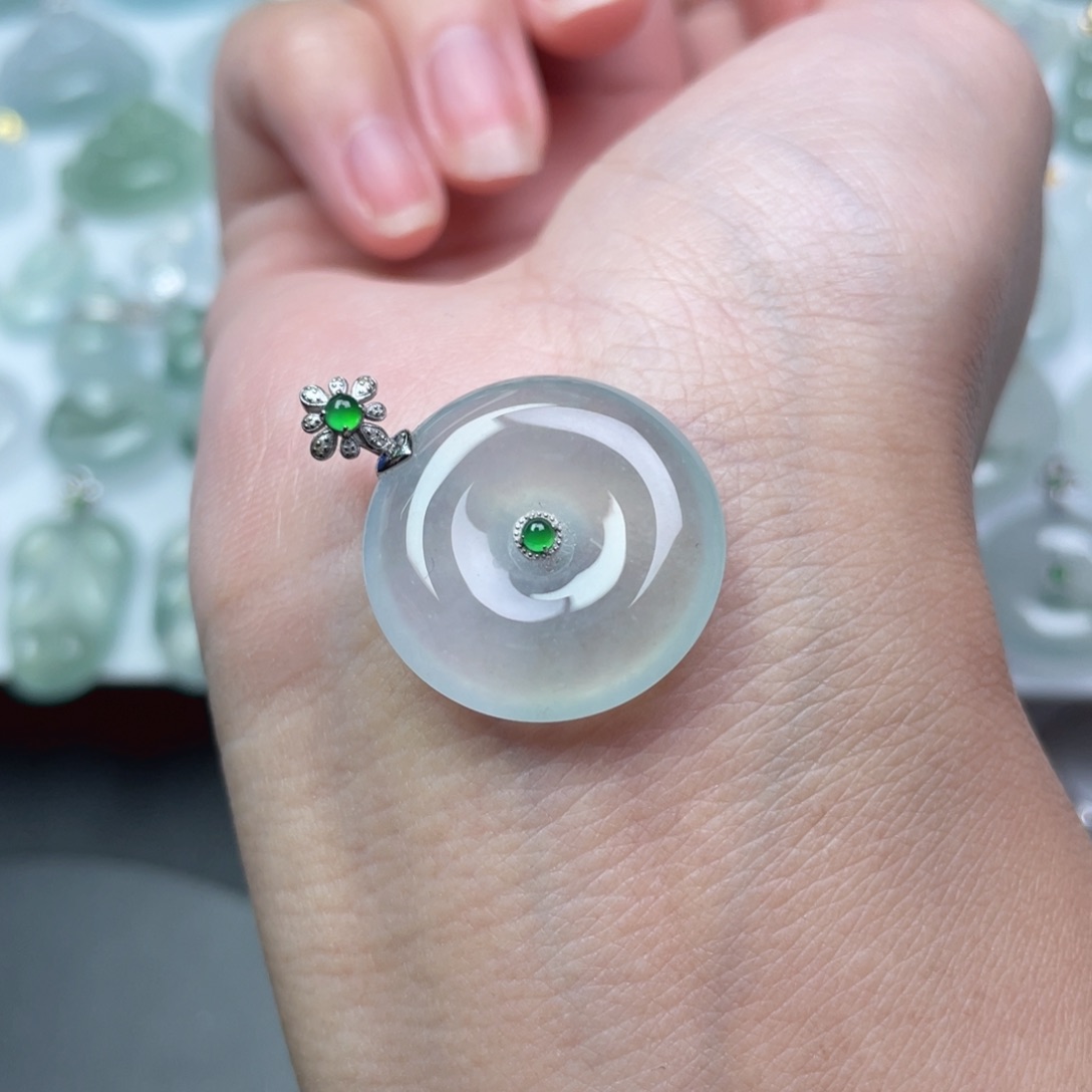 翡翠18K金镶嵌颈饰