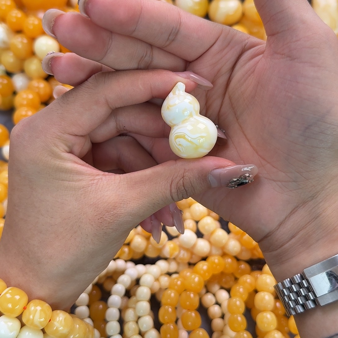 蜜蜡未镶嵌珠宝奇石9.7g