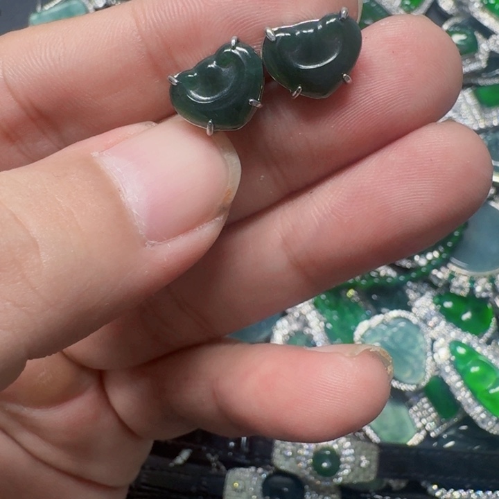 翡翠未镶嵌颈饰天然A货翡翠放漏